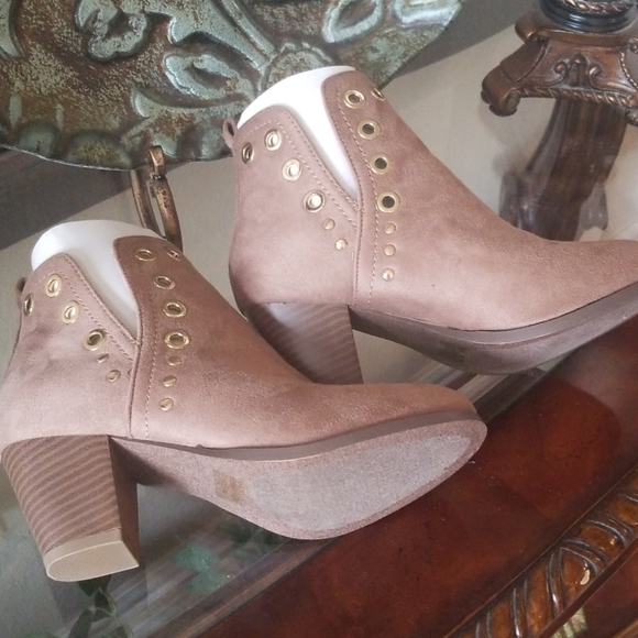 NIB Lov mark booties size 6.5 - Picture 2 of 6
